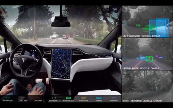 特斯拉無人車已經(jīng)量產(chǎn)，并投入使用了。