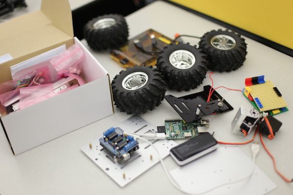 如何低成本自制機器人？