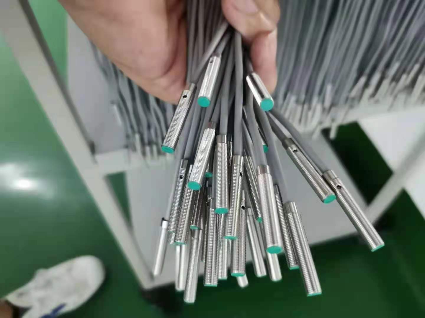 三線有源電感式接近開關接線的口訣你知道嗎